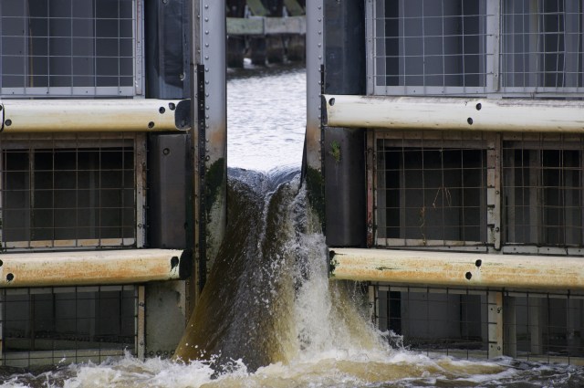 Rather than let the water in and out of the lock by an underwater chute, the Okeechobee locks just open the main gate.