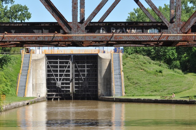 "Low bridge, everybody down" wasn't just lyrics.