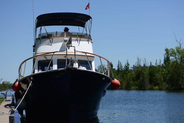Arkansas Traveler tied along the blue line.